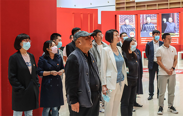 机关党总支组织党员参观庆祝中国共产党成立100周年主题展览